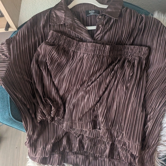 Dressed in LALA Mocha Plisse Short set - Picture 4 of 7